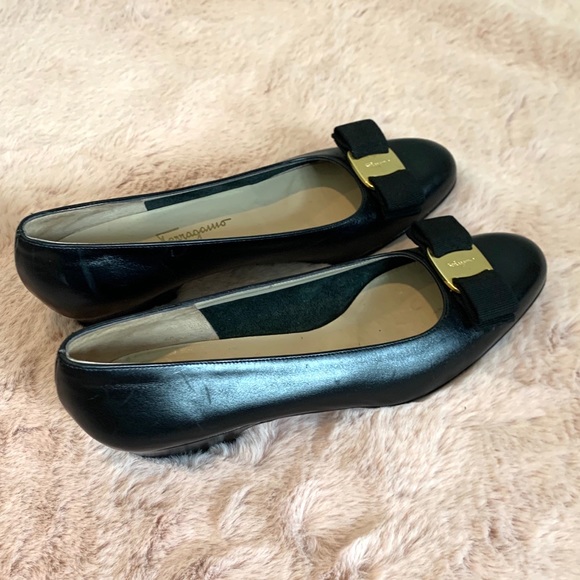 Salvatore Ferragamo Vara Patent Leather Pumps 7 Narrow - Picture 5 of 8